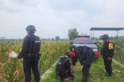 Bersihkan Aliran Air Sawah, Petani di Banyumas Temukan Mortir