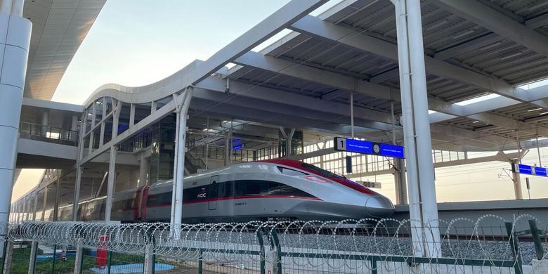 Berita Harian Jadwal Perjalanan Kereta Cepat Jakarta Bandung Whoosh