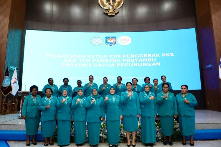 Pelantikan Ketua TP-PKK dan Tim Pembina Posyandu Provinsi Papua Pegunungan di Gedung Sasana Bhakti Praja (SBP), Kantor Pusat Kementerian Dalam Negeri (Kemendagri), Jakarta, Kamis (4/12/2025).