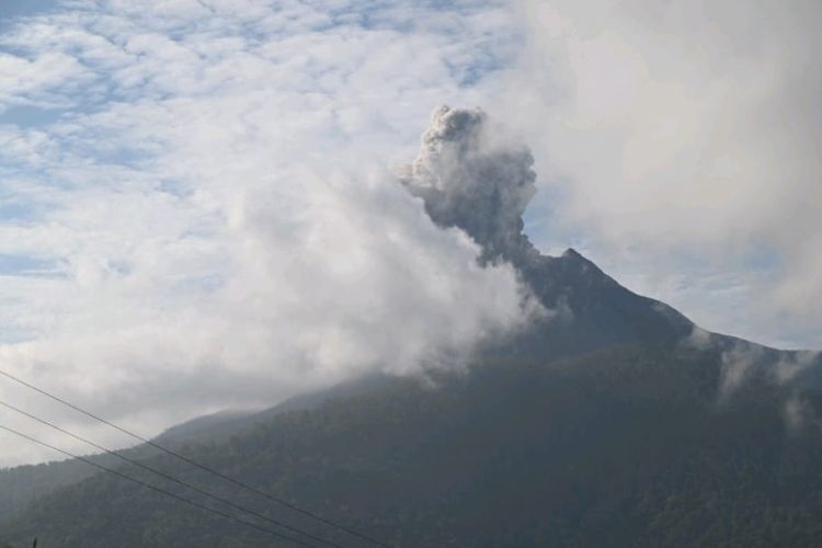 Gunung Lewotobi Laki-laki meletus pada Rabu (5/6/2024) pagi.