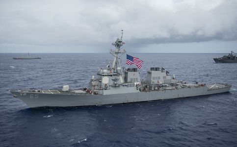 US Destroyer Sails Past Chinese-Held South China Sea Islands