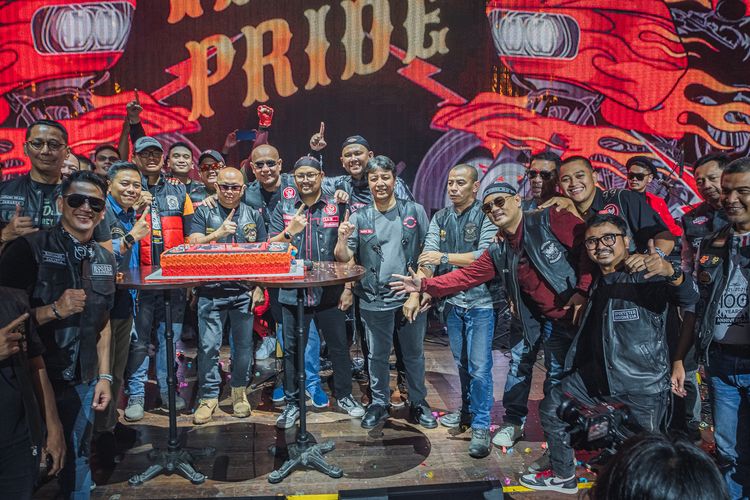 Komunitas Motor Law Riders Indonesia (Lawri) menggelar perayaan ulang tahun pertama bertema festival musik dan pro bono service 