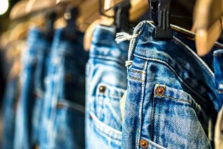 Levis menjual produksinya di 110 negara.