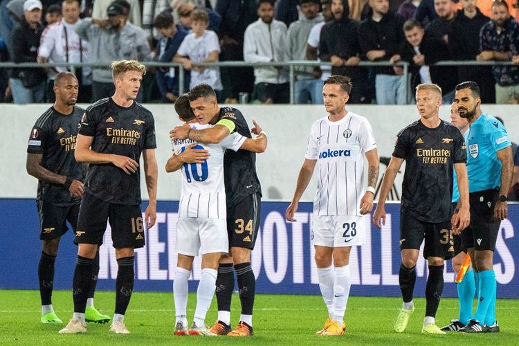 Laga FC Zurich vs Arsenal dalam matchday pertama fase grup Liga Europa 2022-2023 di Stadion Kybun Park, Swiss, pada Kamis (9/9/2022) malam WIB. Arsenal selaku tim tamu berhasil memenangi laga dengan skor 2-1. Kini, mereka berada di puncak klasemen Grup A Liga Europa 2022-2023. Di artikel ini tersaji tampilan lengkap klasemen Liga Europa 2022-2023 usai matchday pertama.