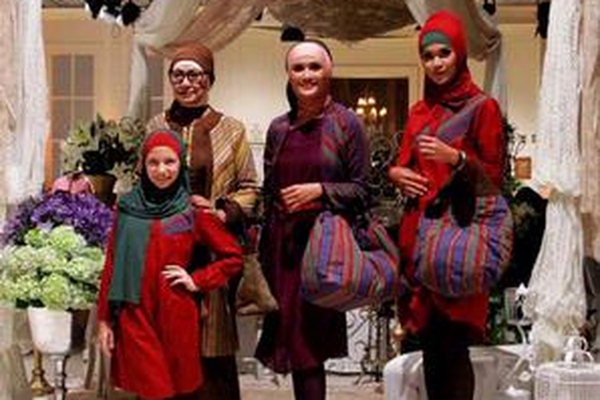 Koleksi Lebaran Bersama Shafira 2011 menonjolkan gaya personal, tak identik sama meski memiliki model serupa.