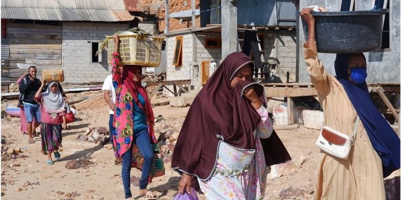 Tinggal di pulau kecil dengan fasilitas sangat terbatas, warga Pulau Papagarang rutin pergi-pulang ke Labuan Bajo untuk penuhi kebutuhan sehari-hari.