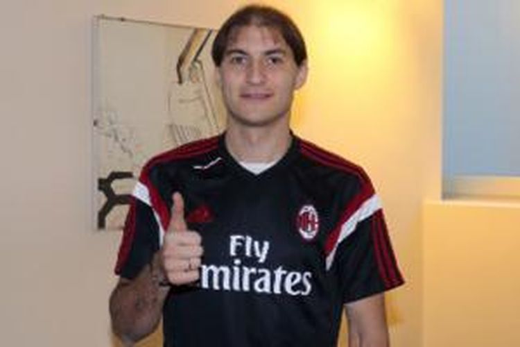 Bek AC Milan, Gabriel Paletta. 