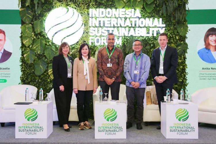 Sejumlah petinggi Sinar Mas pada gelaran Indonesia International Sustainability Forum (IISF) 2024 di Jakarta Convention Center. 