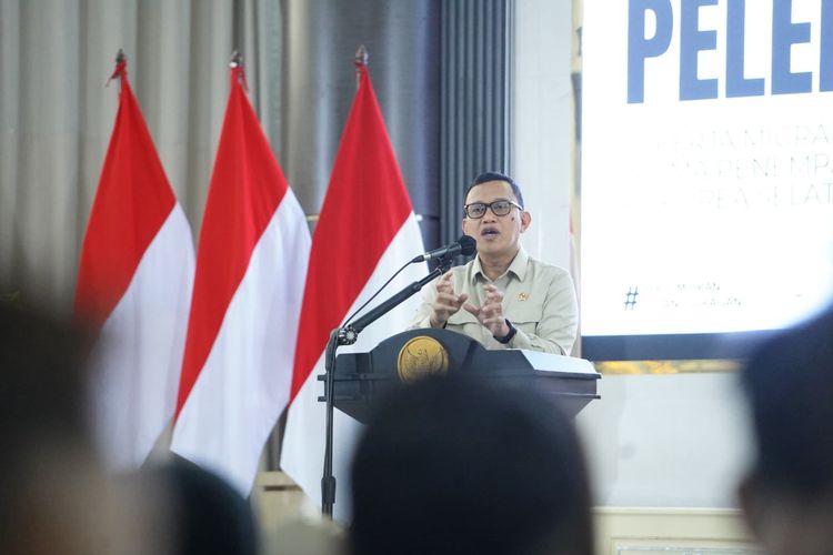 Menteri Pelindungan Pekerja Migran Indonesia (P2MI), Abdul Kadir Karding, melepas 293 pekerja migran Indonesia (PMI) yang akan bekerja di Korea Selatan melalui skema government-to-government (G2G), Senin (19/5/2025).