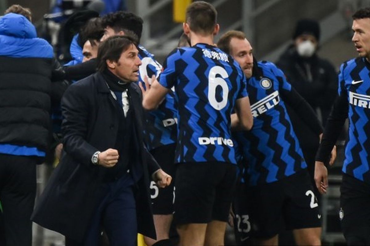 Pelatih Inter Milan, Antonio Conte, bereaksi setelah timnya mencetak gol ketiga ke gawang Lazio pada laga lanjutan pekan ke-22 Liga Italia di Stadion San Siro, Senin (15/2/2021) dini hari WIB.