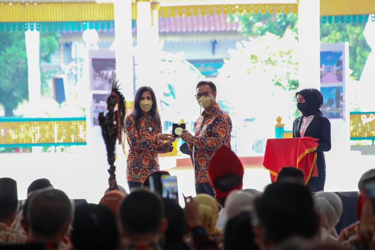 BKKBN meraih penghargaan internasional dari United Nations (UN) Population Award 2022. Penghargaan ini diterima Kepala BKKBN Dr. Hasto Wardoyo, Sp. OG (K) di acara puncak perayaan Hari Keluarga Nasional (Harganas) yang terselenggara di Medan, Sumatra Utara pada Kamis (7/7/2022).