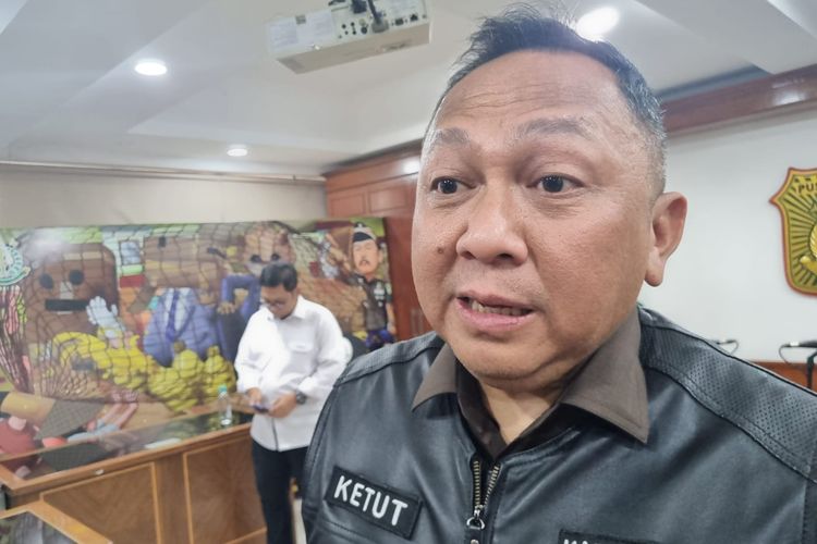 Kepala Pusat Penerangan Hukum Kejagung Ketut Sumedana di Kantor Kejagung, Jakarta, Senin (16/10/2023).