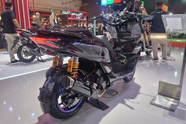 Modifikasi Honda PCX 160 gaya Hyper Sport Oleh DJ Custom di Bekasi