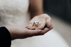 Cincin Kawin Harus Punya Model yang Sama, Benarkah?