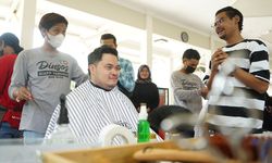 Usai Ikut Pelatihan dari Dinsos, Barberman Ini Uji Coba Potong Rambut Mas Dhito