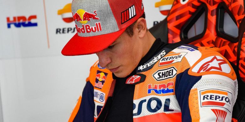 Marc Marquez saat berada di paddock tim Repsol Honda pada sesi kualifikasi MotoGP Italia 2018, Sabtu (2/6/2018).
