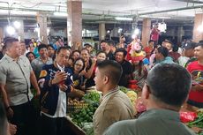 Blusukan ke Pasar di Medan, Jokowi Belanja 1 Kg Teri 