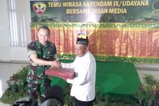 15 Tahun Antar Koran untuk TNI, Safe'i Terima Penghargaan