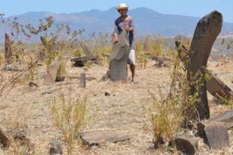 Situs Batu Megalitik Rate Loku di Padang Savana Teleng, Kabupaten Manggarai Timur, Pulau Flores, Nusa Tenggara Timur.
