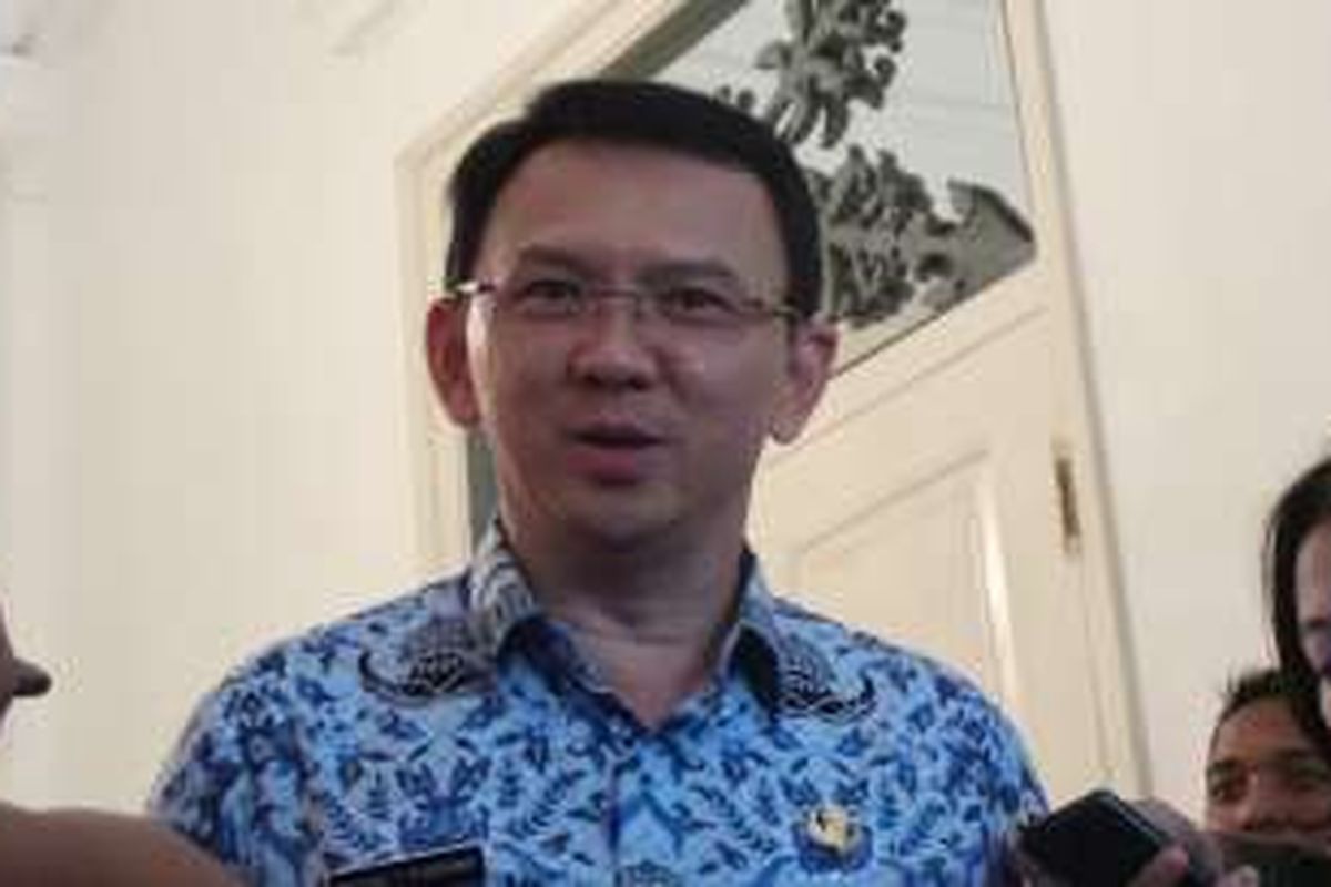 Gubernur DKI Jakarta Basuki Tjahaja Purnama atau Ahok saat wawancara bersama wartawan, di Balai Kota DKI Jakarta, Senin (3/10/2016).