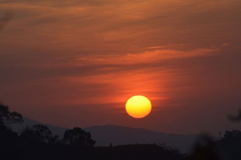 Mengejar Senja di Kampung Wajur Flores