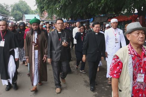 Tokoh Lintas Agama Cirebon Gelar Kirab Budaya dan Doa Perdamaian