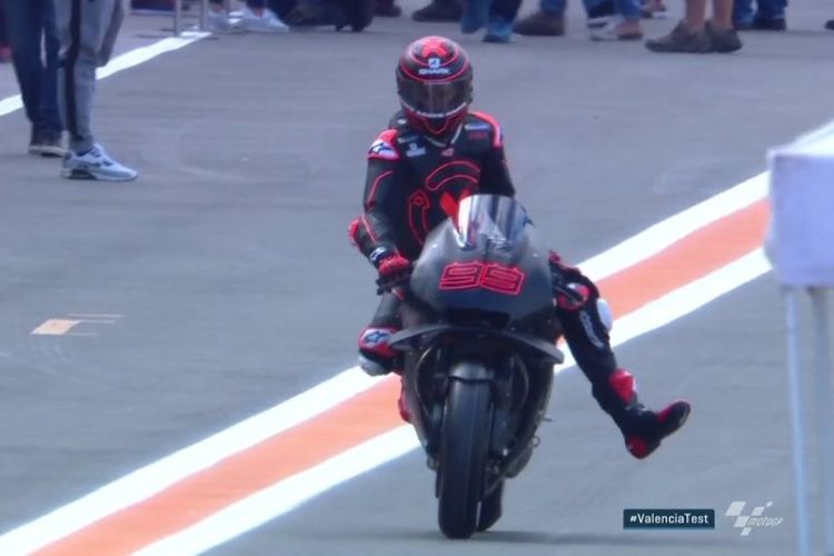  Mantan pebalap Ducati Jorge Lorenzo sudah menunggangi motor balap Honda RC213V pada tes pra-musim pertama MotoGP 2019 di Valencia. Mulai musim 2019, Lorenzo akan bergabung di Repsol Honda.