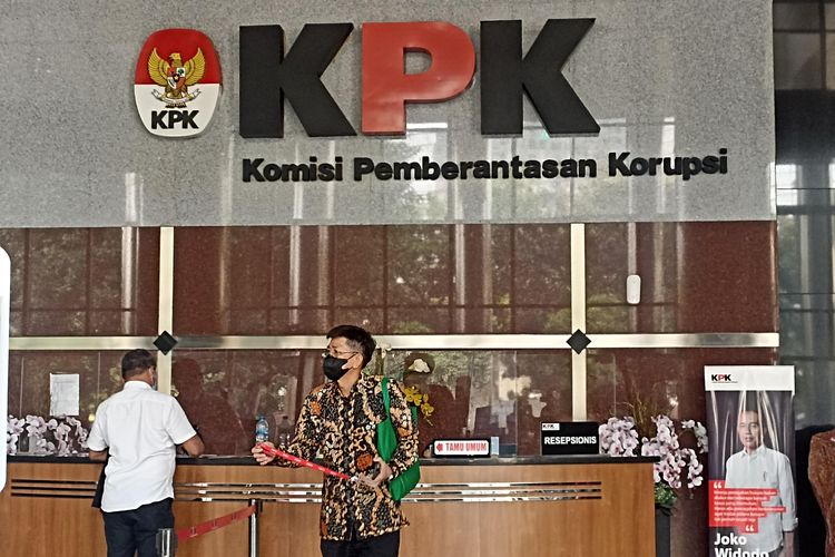 Komisi Pemberantasan Korupsi (KPK) kembali memanggil Kepala Kantor Pajak Madya Jakarta Timur Wahono Saputro, Kamis (5/10/2023).