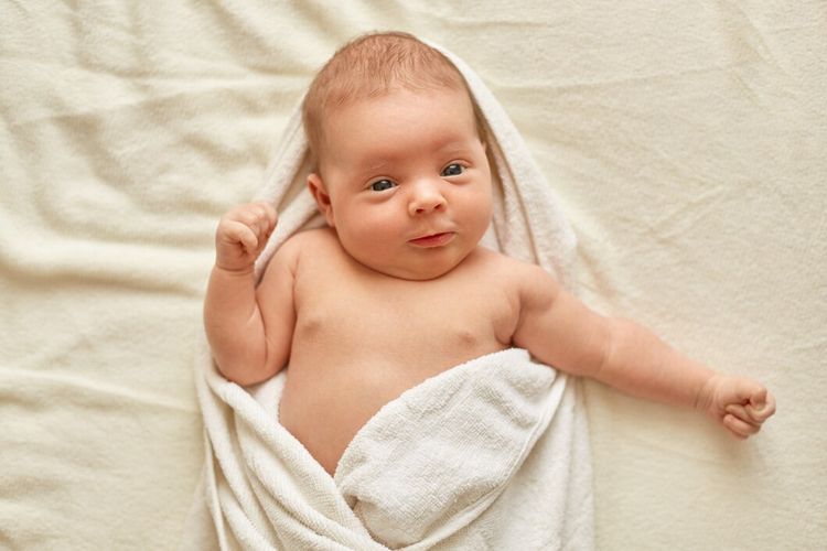 Ilustrasi bayi, perawatan kulit wajah bayi