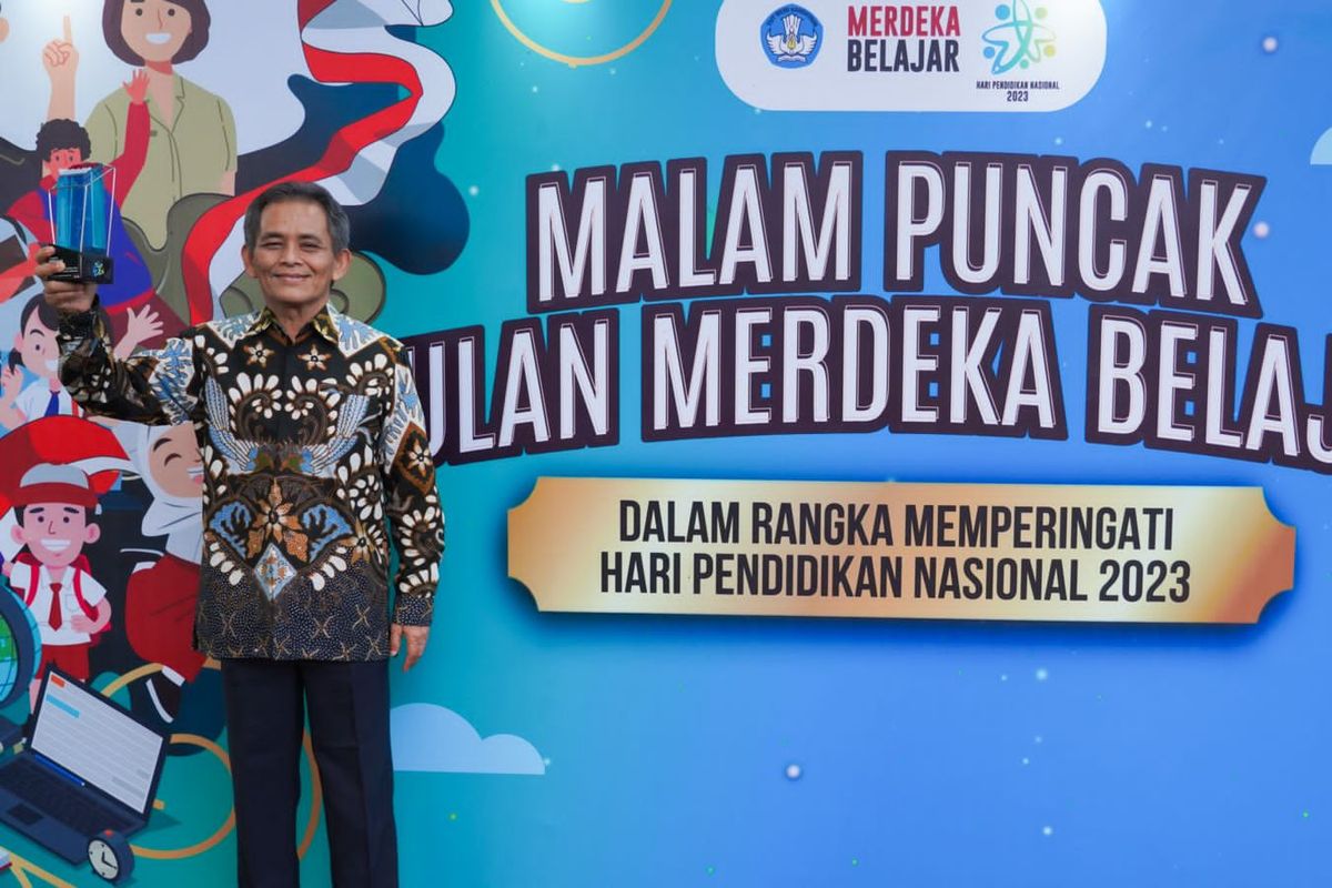 Badan Restorasi Gambut dan Mangrove (BRGM) menjadi salah satu penerima Anugerah Mitra dalam kategori Lembaga Pemerintah dari Kementerian Pendidikan, Kebudayaan, Riset, dan Teknologi (Kemendikbud Ristek) dalam puncak peringatan Hari Pendidikan Nasional bertajuk Bergerak Bersama Semarakkan Merdeka Belajar, Senin (29/5/2023).