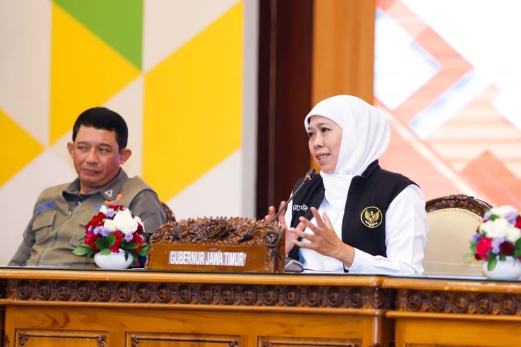 Gubernur Jati Khofifah meminta kepala daerah untuk memetakan status kebencanaan untuk mempermudah penanganan bencana, termasuk menyalurkan bantuan. Dia mengatakan itu dalam Rapat Koordinasi (Rakor) Percepatan Penanganan Bencana di Wilayah Jawa Timur serta Antisipasi Bencana Hidrometeorologi Tahun 2023-2024 di Ruang Sasana Wiyata Praja, BPSDM Prov Jatim, Senin (9/10/2023).