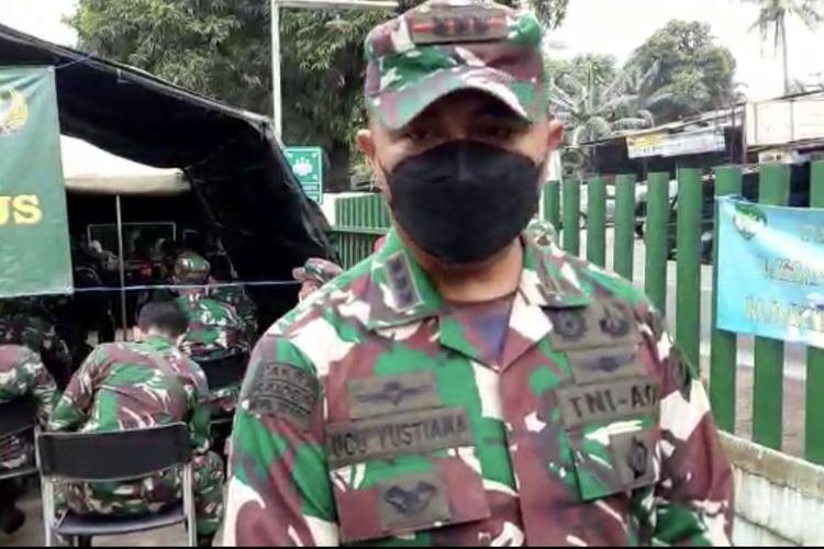 Komandan Komando Distrik Militer (Kodim) 0504/Jakarta Selatan, Kolonel Ucu Yustiana seusai mengikuti kegiatan vaksinasi Covid-19 di Rumah Sakit Bantuan di Jalan Pesanggrahan, Jakarta Selatan pada Selasa (2/3/2021).