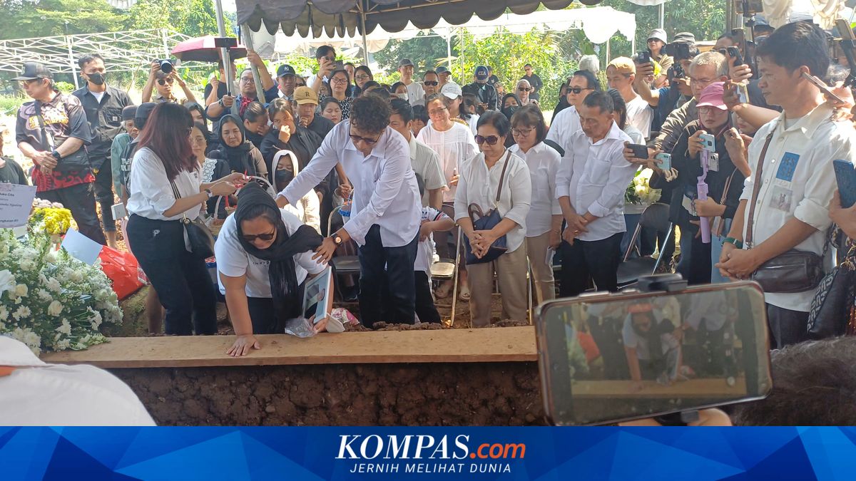 Tangis Keluarga Iringi Pemakaman Temon di TPU Tanah Kusir, Istri: Sampai Bertemu Lagi