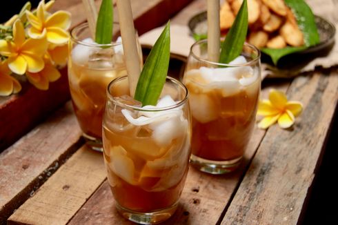 Resep Es Tambring, Minuman Dingin Khas Bali dari Kelapa Muda