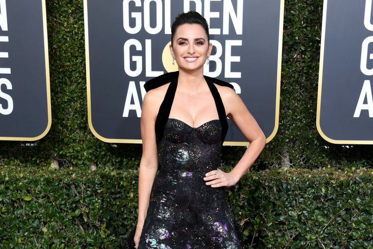 Aktris Penelope Cruz ketika menghadiri Golden Globe 2019, Minggu (6/1/2019) malam waktu setempat.