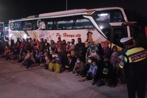 Bus Angkut 122 Pemudik dari Jakarta Diamankan di Tol Sumo