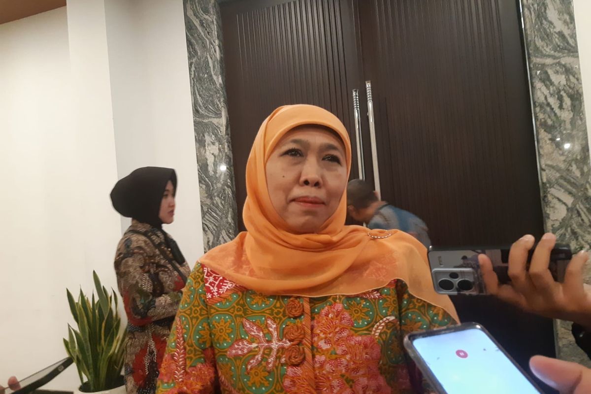 Gubernur Jawa Timur, Khofifah Indar Parawansa saat berada di Kota Malang.
