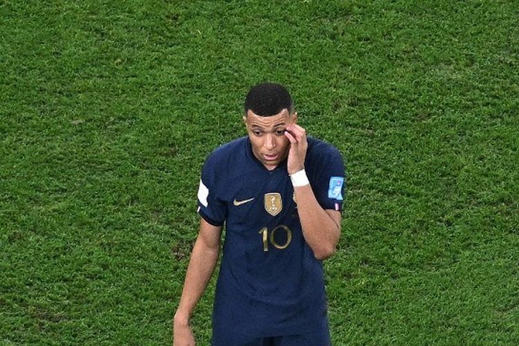 Ekspresi Kylian Mbappe dalam laga final Piala Dunia 2022 antara Argentina vs Perancis di Stadion Lusail, Doha, Qatar, 18 Desember 2022. (Photo by Antonin THUILLIER / AFP)