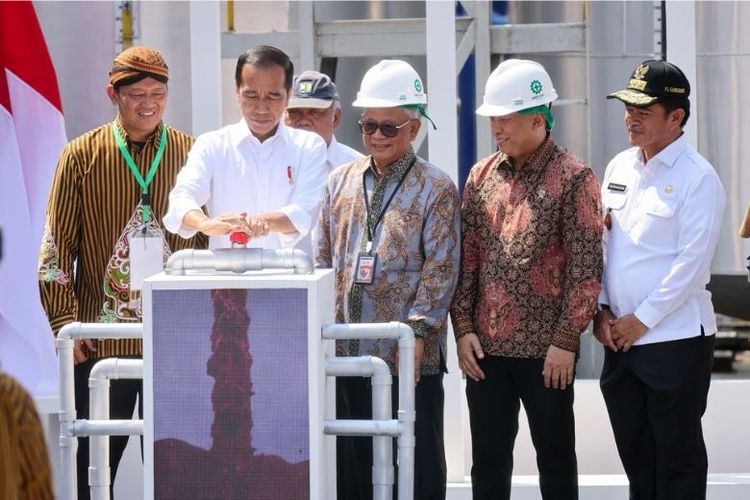Presiden Jokowi meresmikan Pabrik Minyak Makan Merah Pagar Merbau di Kabupaten Deli Serdang, Sumatera Utara.