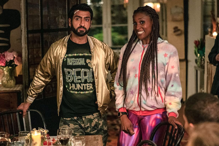 Kumail Nanjiani dan Issa Rae dalam salah satu adegan film The Lovebirds (2020).