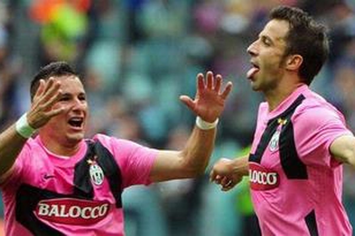 Striker Juventus, Alessandro Del Piero, melakukan selebrasi saat mencetak golnya ke gawang Atalanta di partai pekan terakhir Serie-A di Turin, Minggu (13/5/2012). 