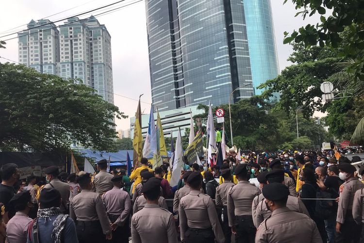 Massa aksi demo Mahasiswa di depan Gedung Merah Putih Komisi Pemberantasan Korupsi (KPK) akan dilakukan tes Covid-19 antigen secara acak.