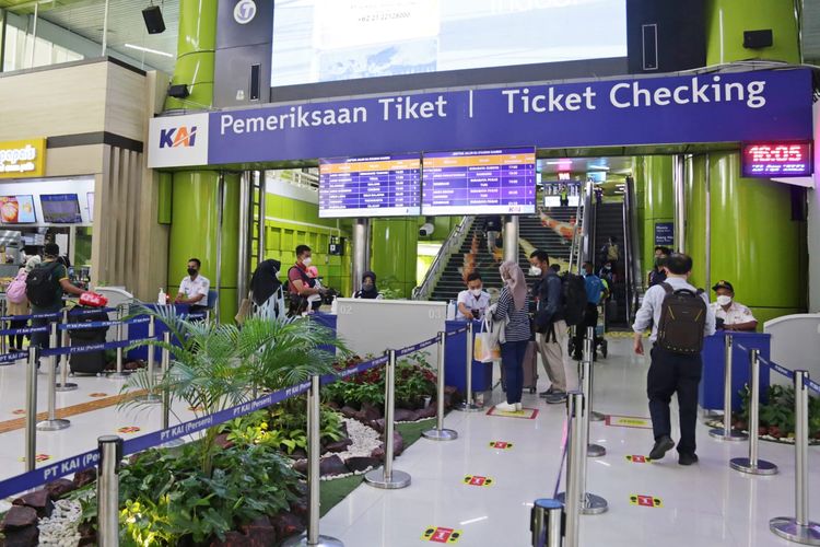 Tiket perjalanan kereta api pra Lebaran masih dapat dibeli yakni tanggal 24 - 26 April 2022 di Stasiun Gambir dan Stasiun Pasar Senen, Jakarta.