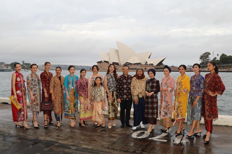Konsulat Jenderal Republik Indonesia (KJRI) di Sydney menggelar festival Indonesia by the Harbour pada Sabtu (25/11/2023). Fertival tersebut diadakan di Circular Quay di jantung Kota Sydney.