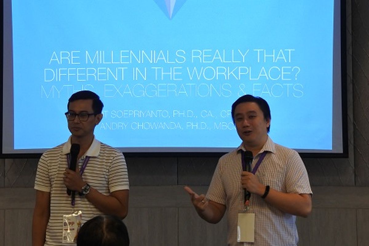 Kepala Program Teknologi  Game dan Aplikasi  Binus, Andry Chowanda (kiri) bersama dengan Dekan Fakultas Ekonomi dan Komunikasi Binus, Gatot Soepriyanto menjadi pembicara dalam diskusi bertema, Are Millenials Really That Different In The Workplace, Myths, Exaggerations and Reality? di Midown Hotel, Bangkok, Sabtu (13/4/2019).