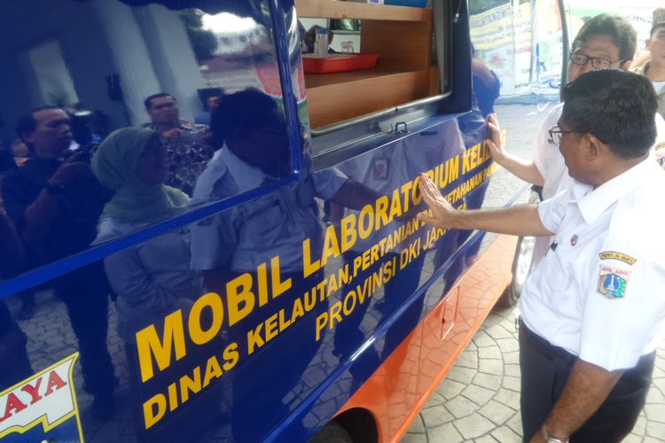 Mobil laboratorium Dinas KPKP DKI Jakarta, Rabu (1/2/2017)