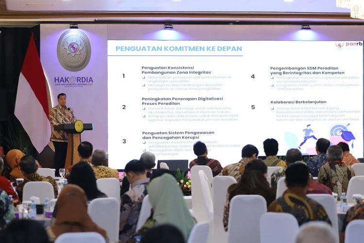 Wakil Menteri PANRB Purwadi Arianto dalam acara Penganugerahan Penghargaan Satuan Kerja Berintegritas di Lingkungan Mahkamah Agung (MA) Tahun 2025, di Jakarta, Selasa (9/12/2025).
