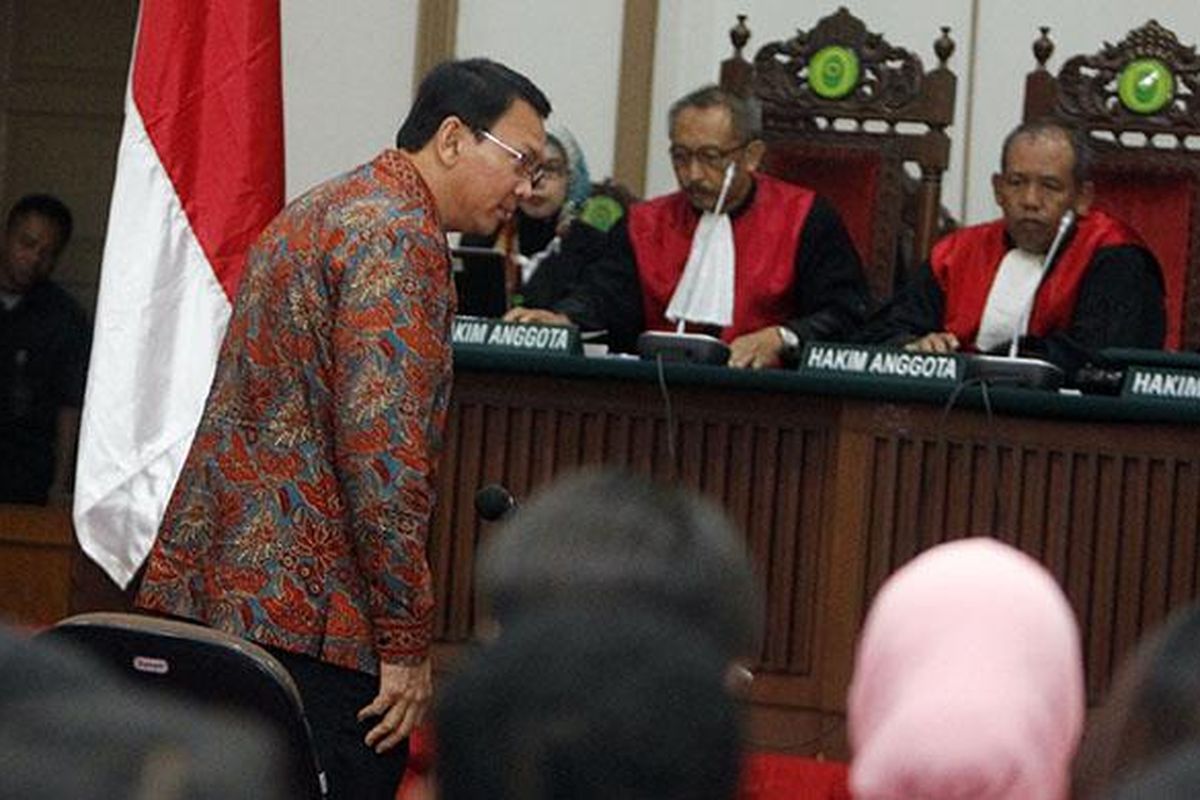 Gubernur DKI Jakarta nonaktif Basuki Tjahaja Purnama alias Ahok menjalani sidang lanjutan kasus dugaan penodaan agama di Auditorium Kementerian Pertanian, Jakarta, Selasa (31/1/2017). Sidang kedelapan tersebut masih mengagendakan mendengarkan keterangan lima saksi dari pihak Jaksa Penuntut Umum.