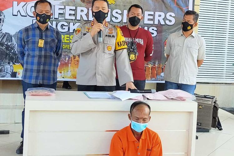 Polres Musi Banyuasin melakukan gelar perkara aksi perampokan disertai pemerkosaan yang menimpa pasangan suami istri inisial GS dan AS, Minggu (16/5/2021).