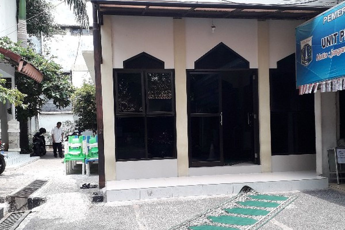 Masjid Al-Ikhlas yang menjadi lokasi belajar sementara PAUD Tunas Bina, Pinangsia di Kantor Kecamatan Tamansari pada Jumat (19/10/2018).